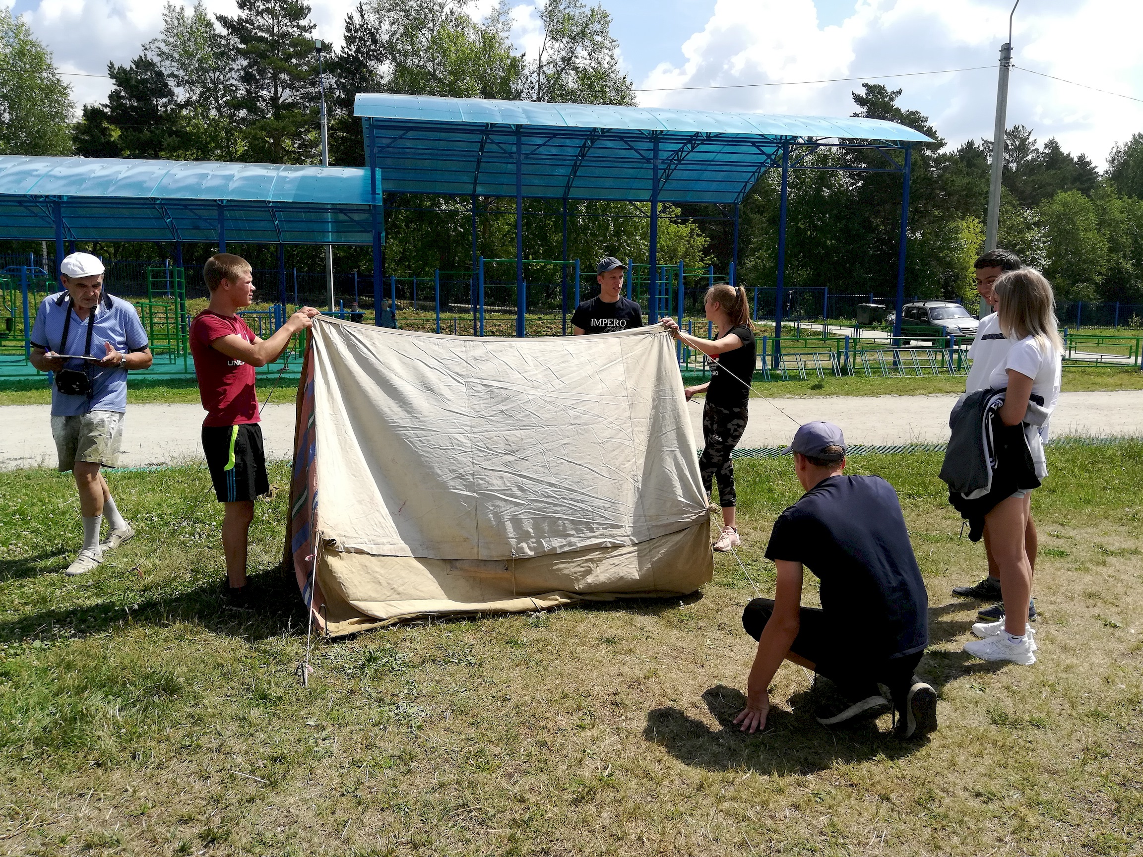 Лазать по горам, играть в шашки или танцевать?