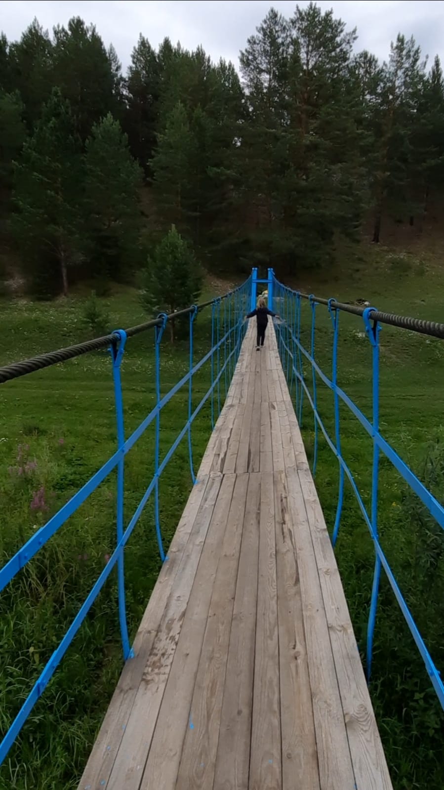 Подвесной артемовский мост: соединил берега на века!