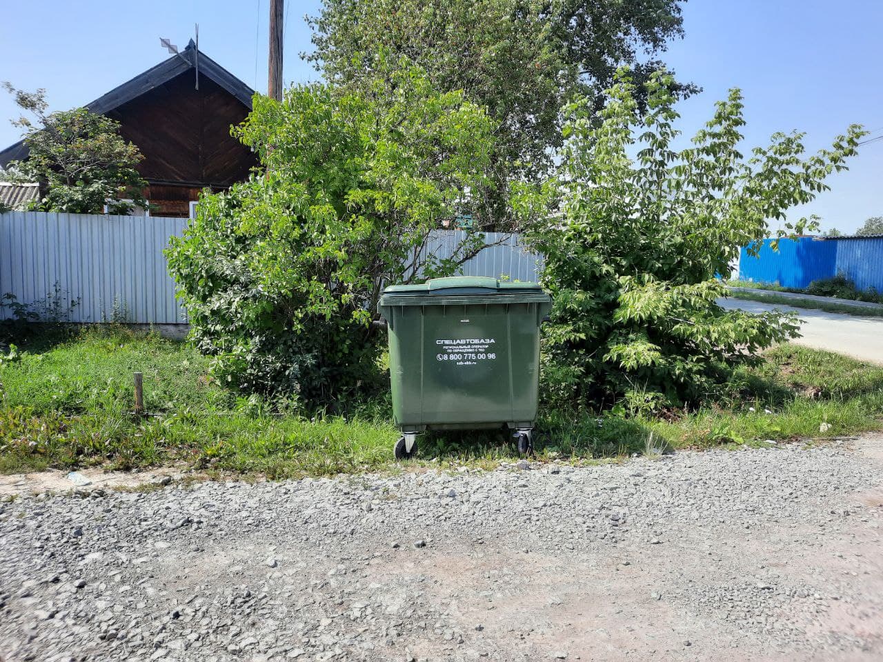 В Артемовский привезли полсотни мусорных баков