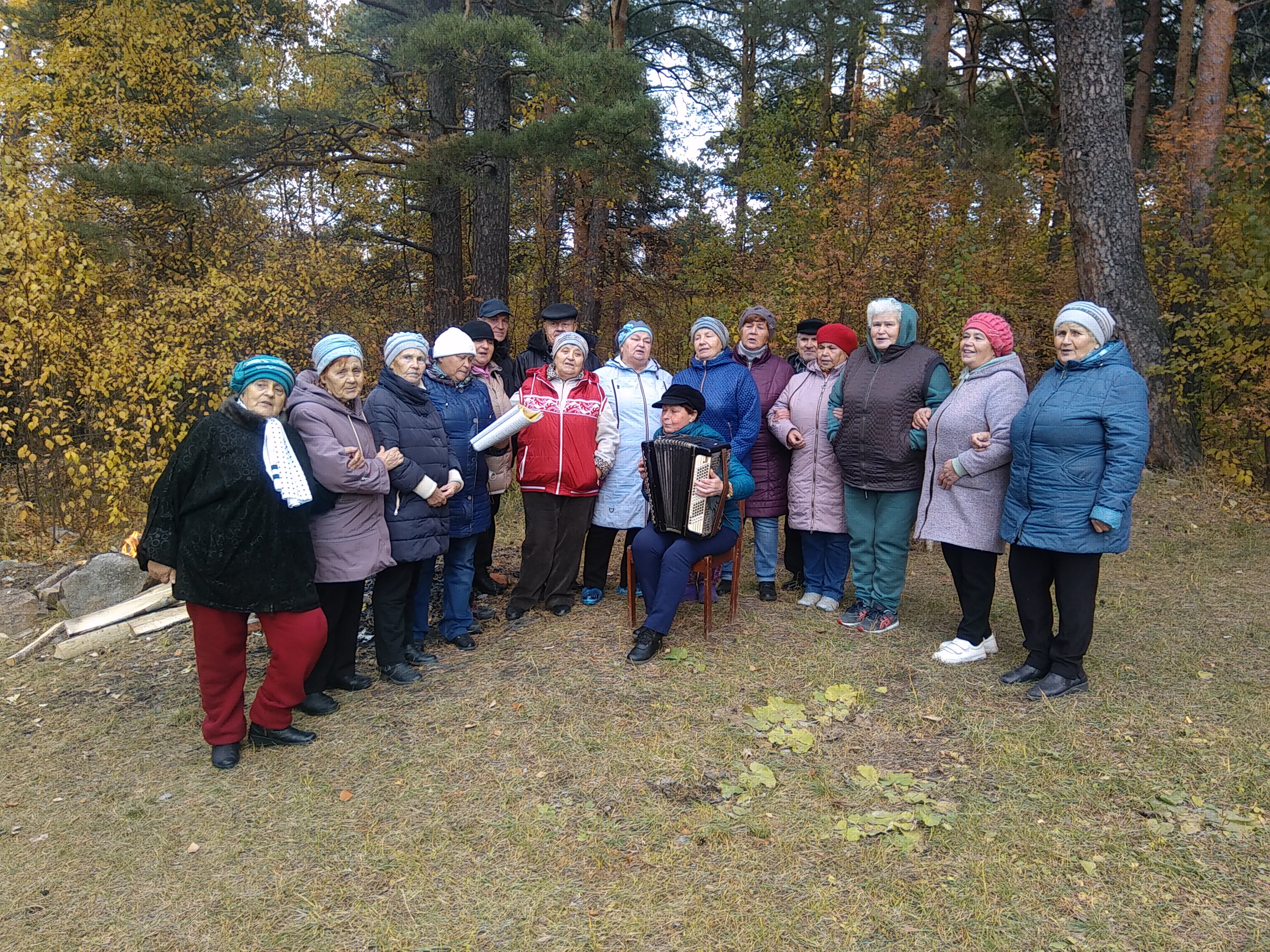 Пели душевные песни у костра