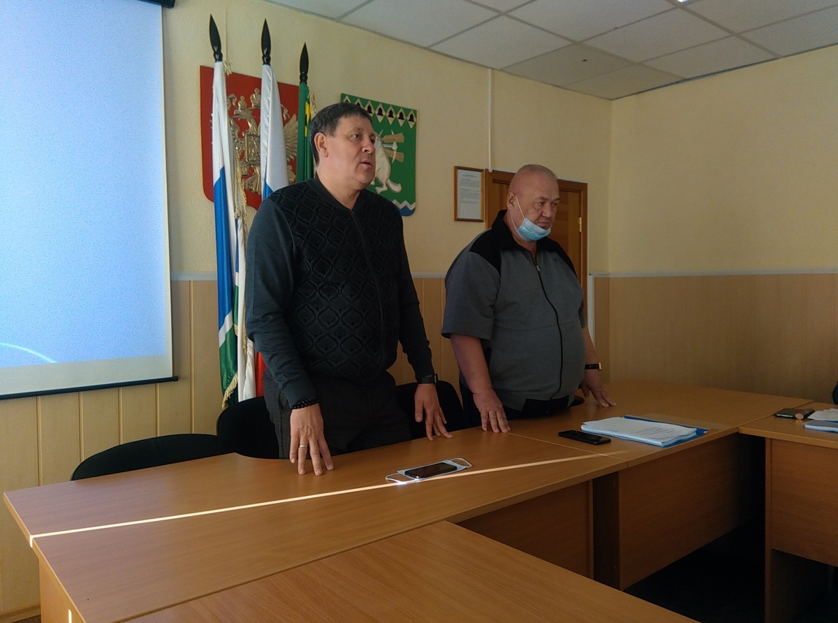 Глава АГО К. Трофимов и председатель Думы В. Арсенов приветствовали собравшихся