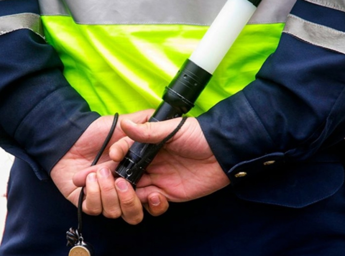 ОГИБДД ОМВД России по Артемовскому району призывает всех участников дорожного движения не оставаться равнодушными, сообщать в полицию о водителях, которые управляют транспортным средством в нетрезвом состоянии, лишенными или не имеющими права управления тел.(34363) 2-12-02, 2-08-35, 02, 112. По всем поступившим сигналам сотрудники Госавтоинспекции примут необходимые меры реагирования.