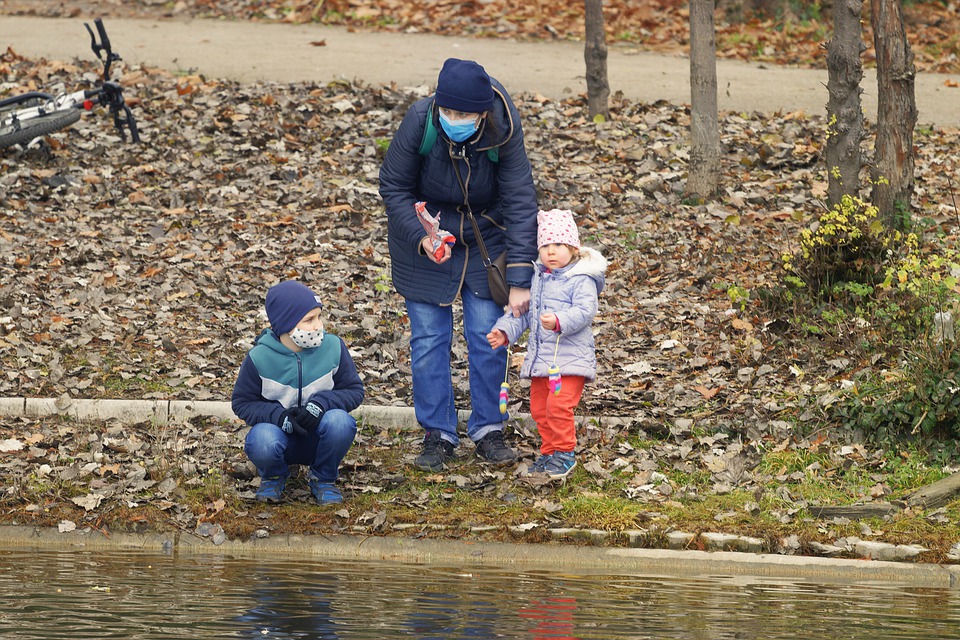 Артемовские школы и садики уходят на каникулы