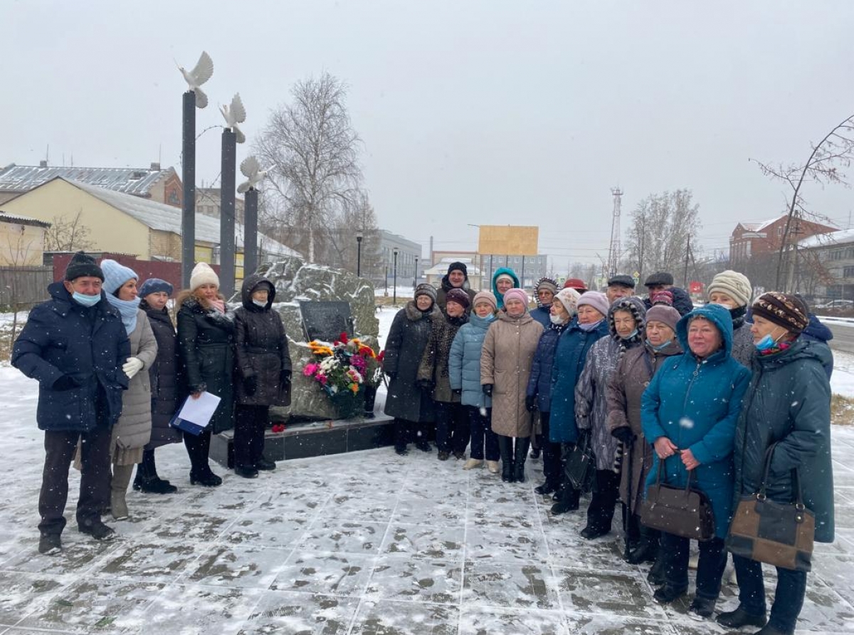 Памятники репрессированным установлены по всей стране. В Артемовском он расположен на ул. Молодежи