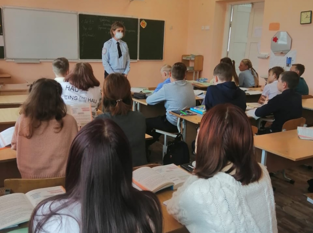 Фото из архива. В рамках профилактических мероприятий сотрудники ОМВД и представители системы профилактики навестят семьи "группы риска". 