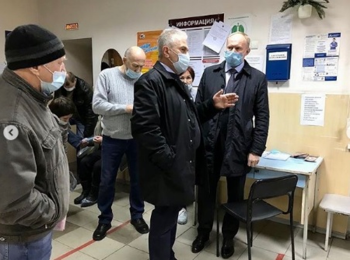 Фото предоставлено С. Чепиковым. Депутат приехал в поселок, чтобы помочь решить вопросы медицины