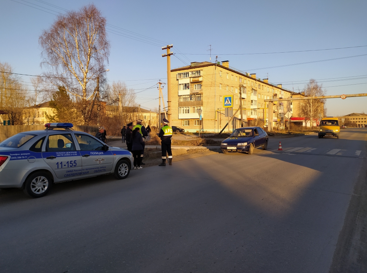Фото из архива ОМВД. В апрельском ДТП на перекрестке ул. Первомайская-Добролюбова пострадала четырехлетняя девочка