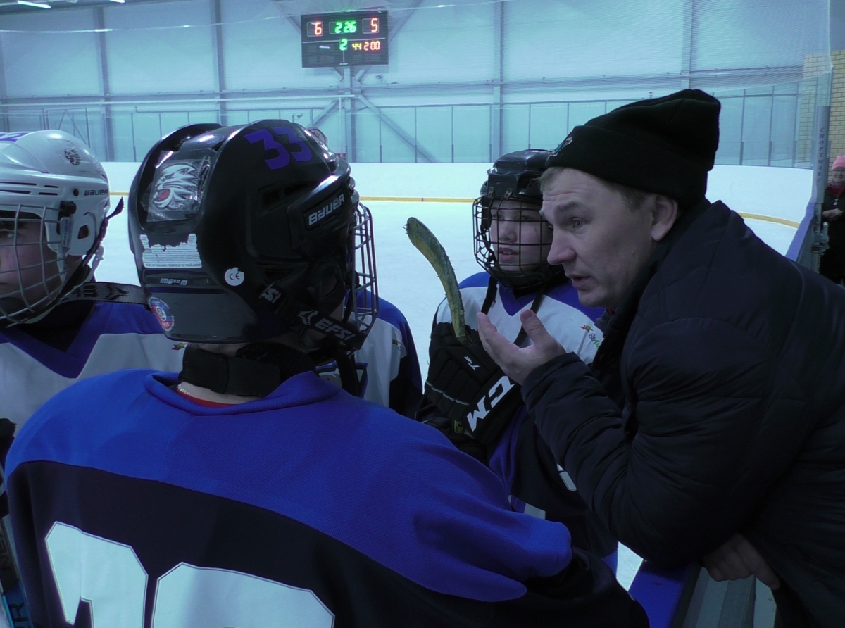 Фото Евгения Баченина. В выходные артемовские хоккеисты встречались со сверстниками из Талицы и п. Лосиный