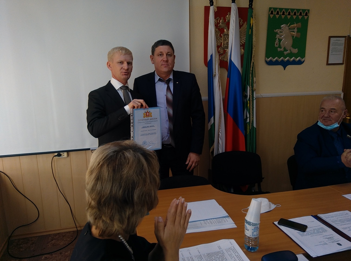Фото: Василий Ергашев. Награду вручил глава Константин Трофимов