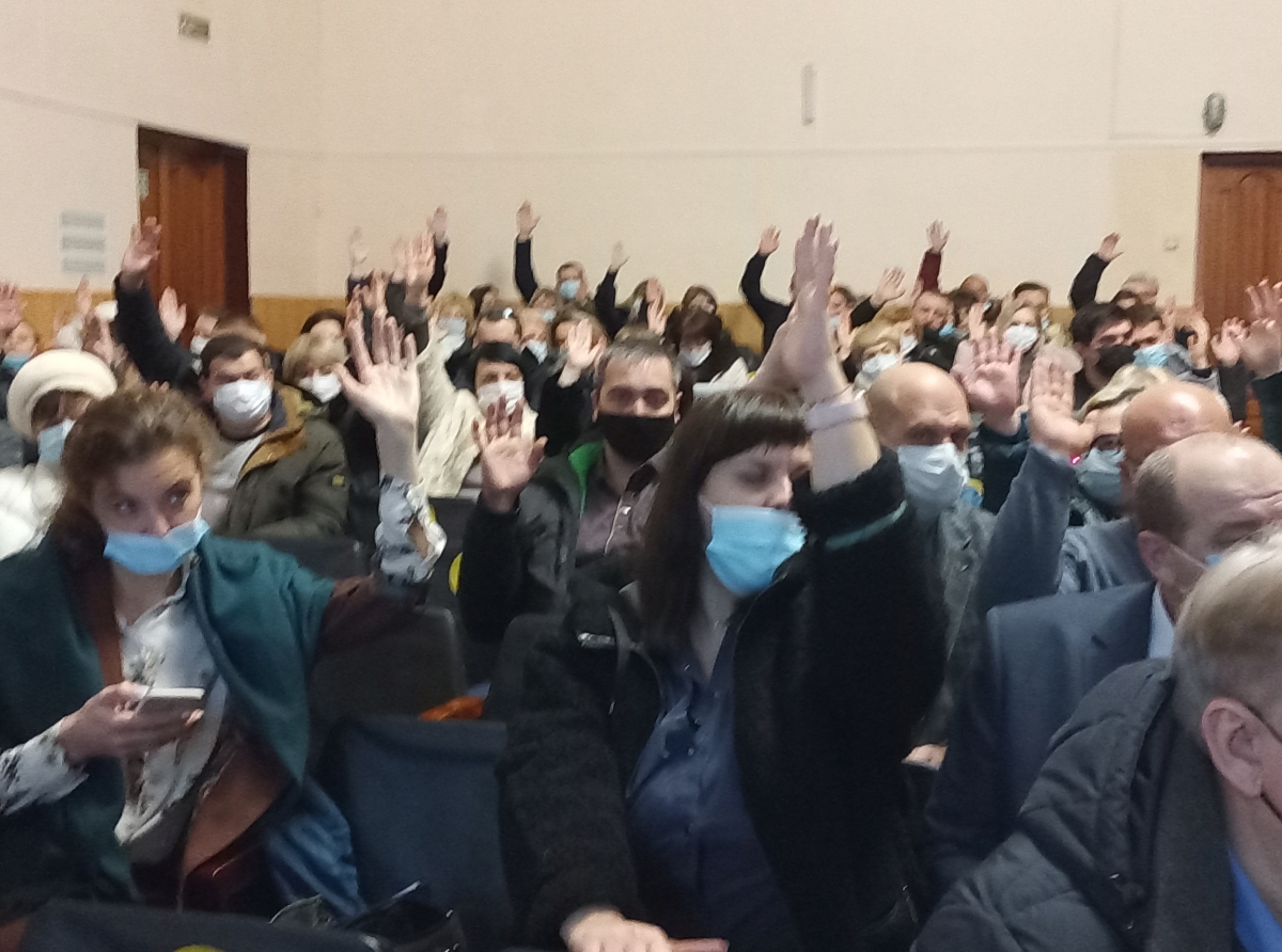 Фото: Василий Ергашев. Идет голосование