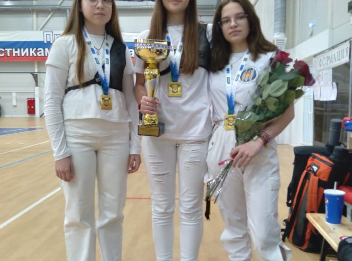Фото Вениамина Денисова. Александра Митрохова (крайняя справа) в составе команды, завоевавшей первое место