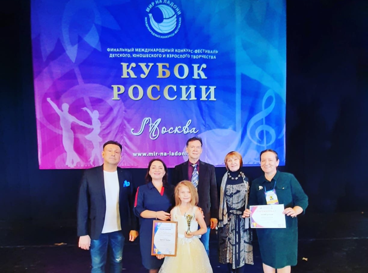 Фото предоставлено СЦД. Поздравляем лауреатов конкурса и руководителей студий Сосновоборского ЦД! 