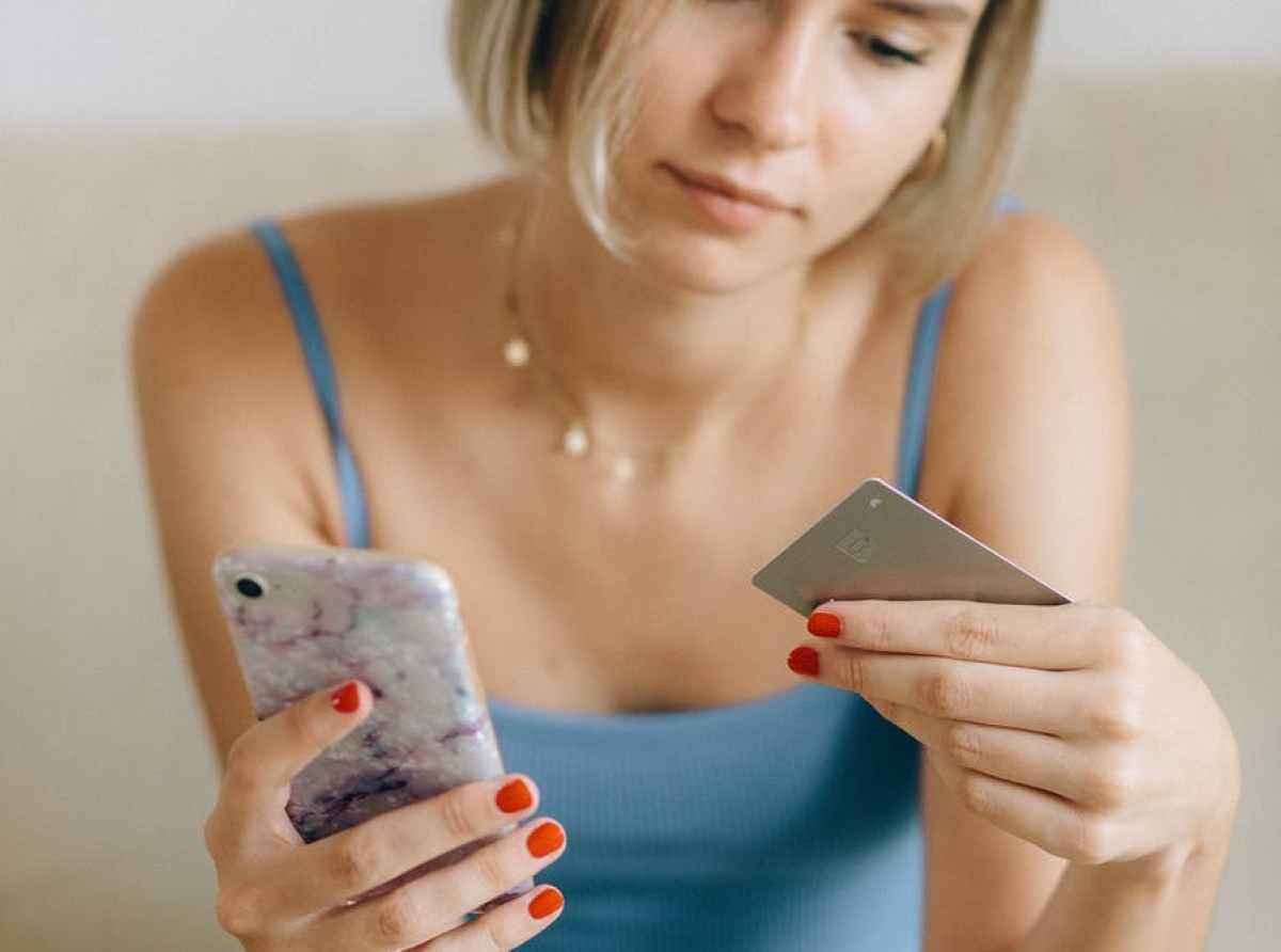 Не доверяйте незнакомым номерам. Помните, по телефону кто угодно может представиться сотрудником банка