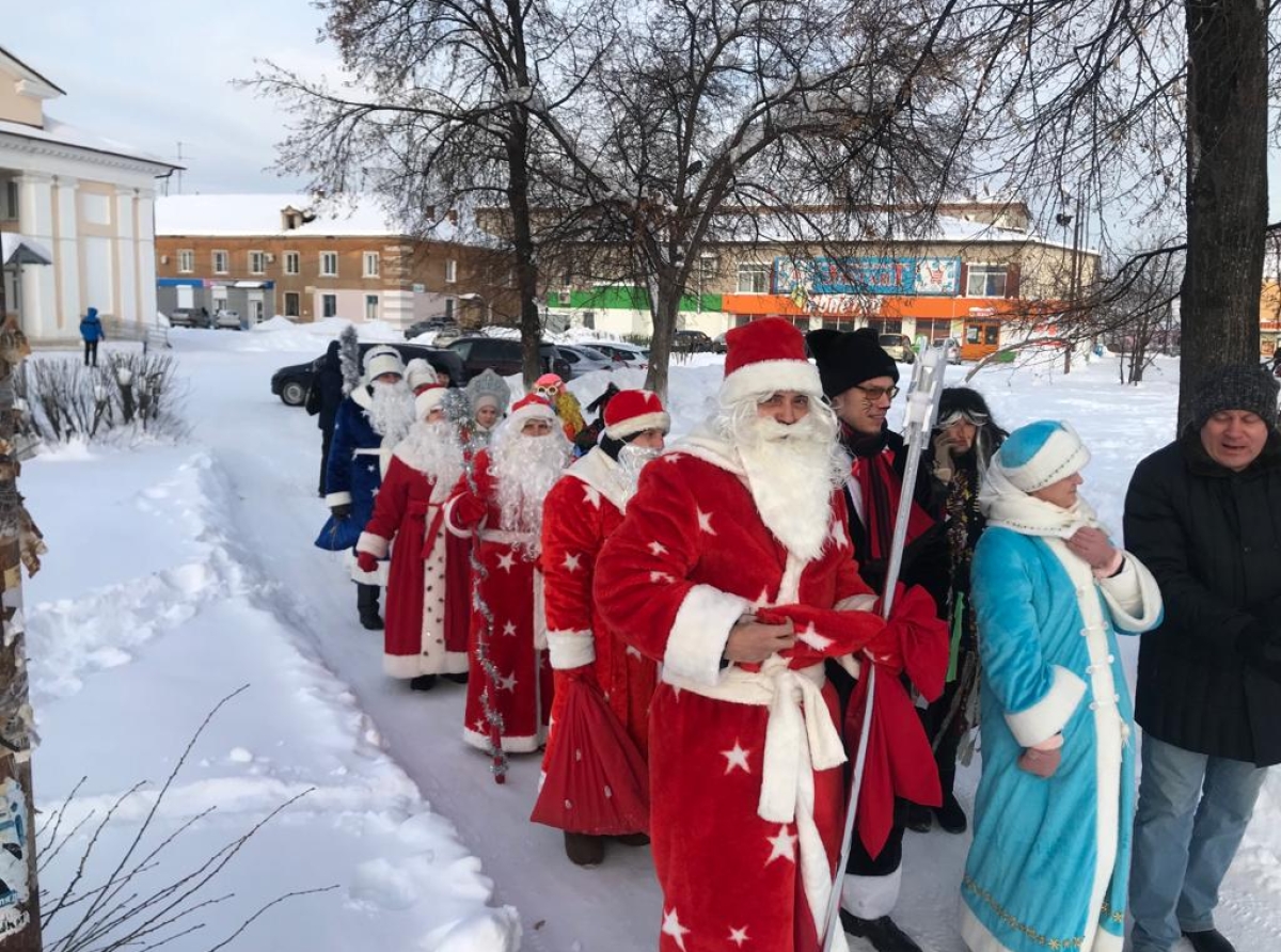 Фото предоставлено организаторами мероприятия. Раз в год, зимой, в п. Буланаш случается нашествие Дедов Морозов