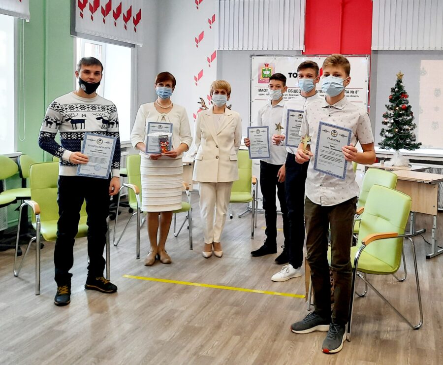 В Артемовском наградили талантливых, одаренных ребят и педагогов