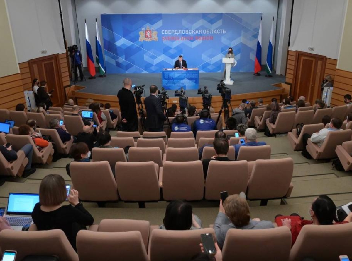 Традиционная пресс-конференция губернатора. Глава региона подробно отвечает на вопросы журналистов.