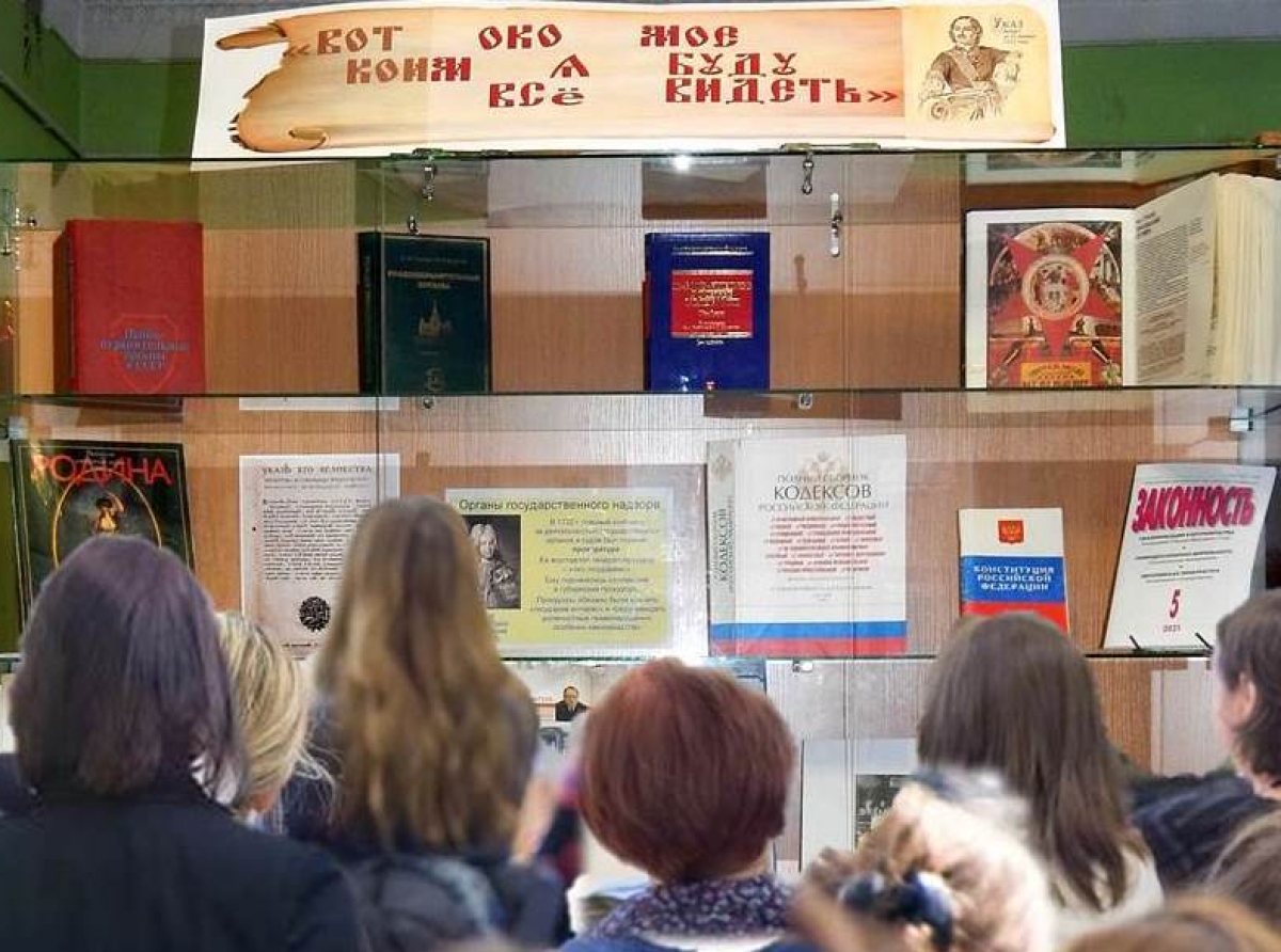 Фото автора. Слово «прокуратура» в переводе с латинского означает «заботиться». Об артемовцах тоже есть кому позаботиться.