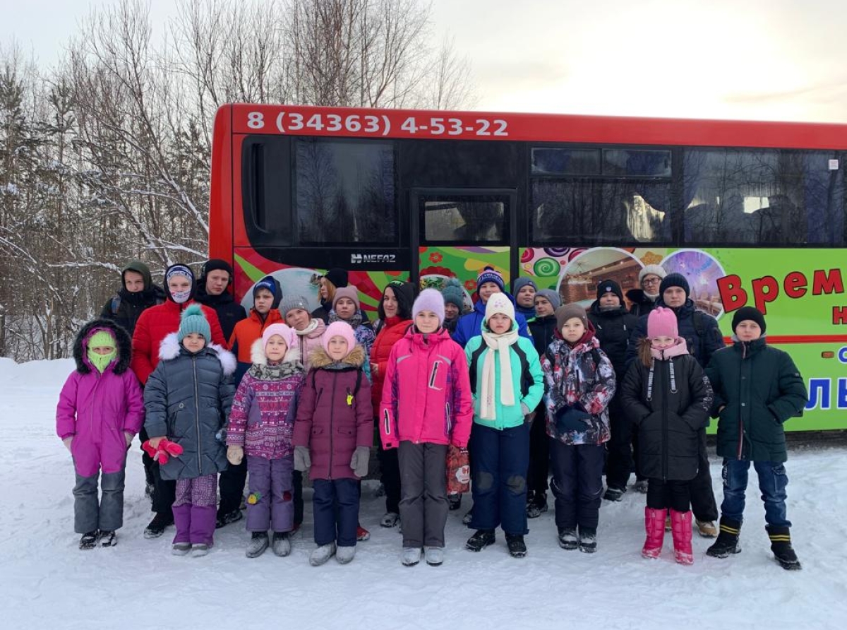 В путешествие ребята отправились на комфортабельном автобусе.