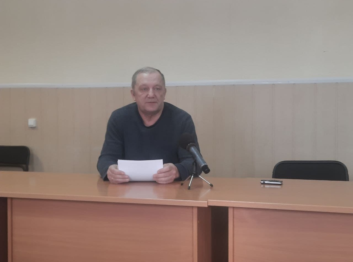 Фото Галины Таскиной. Руководитель ЕДДС Александр Бондарь напоминает: телефон 112 предназначен не для разговоров по душам.