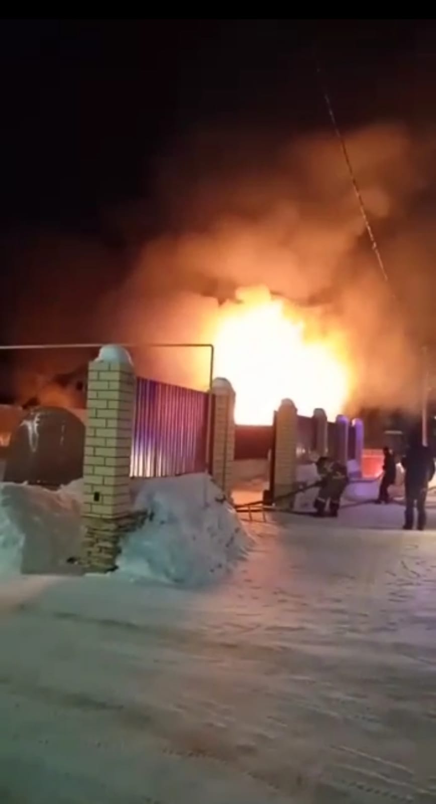 На пожаре в Артемовском погибли мать и сын (видео)