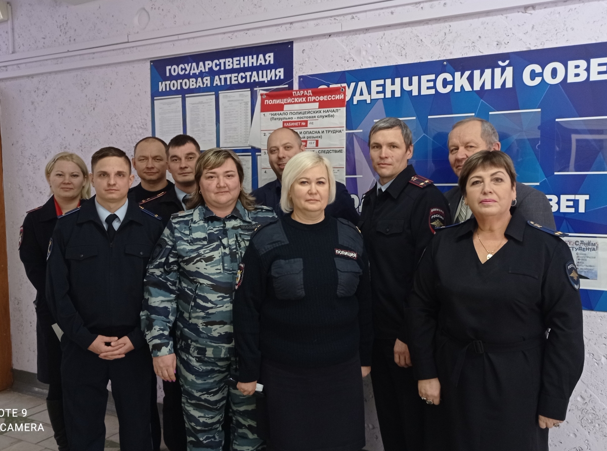 Фото предоставлено ОМВД. "Парад полицейских профессий" решено провести и в других образовательных учреждениях АГО.