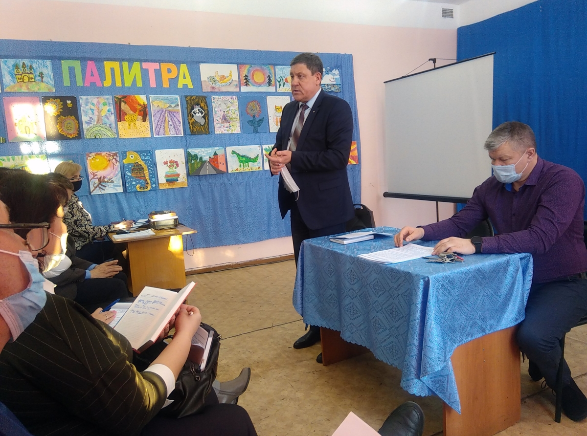 Фото: Василий Ергашев. Жители собрались в зале администрации села