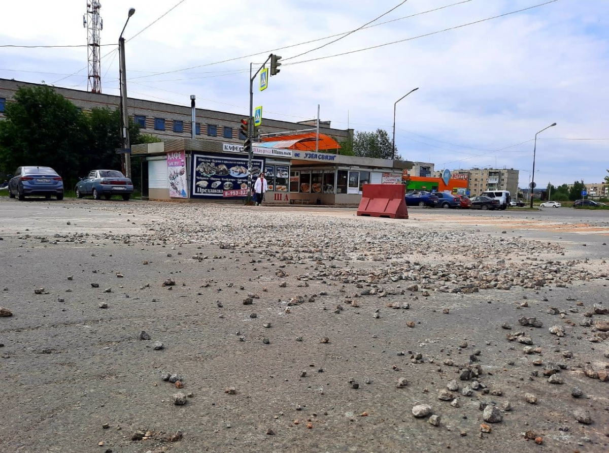 Фото из архива редакции. Весна покажет проблемные места артемовских дорог