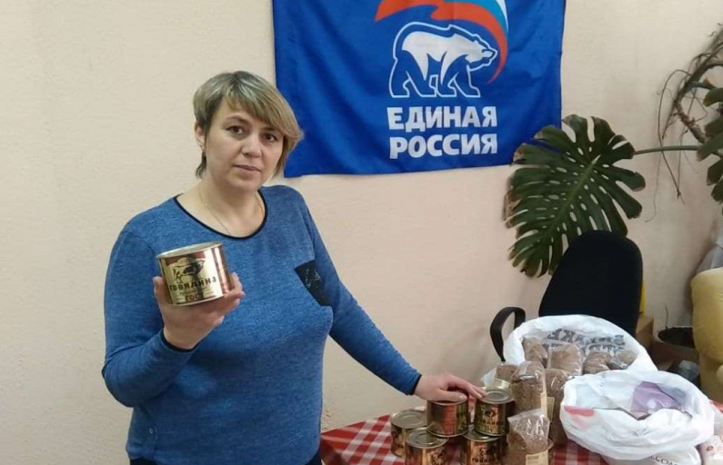 Фото: Василий Ергашев. Сбор продуктов и вещей начался в местном отделении партии "Единая Россия" на улице Почтовой