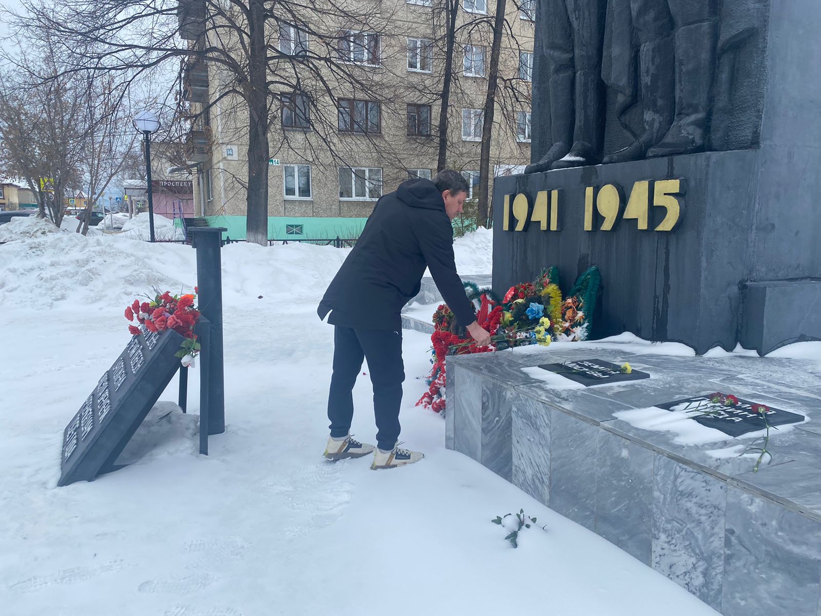 Проверяем свою силушку, чтим героев