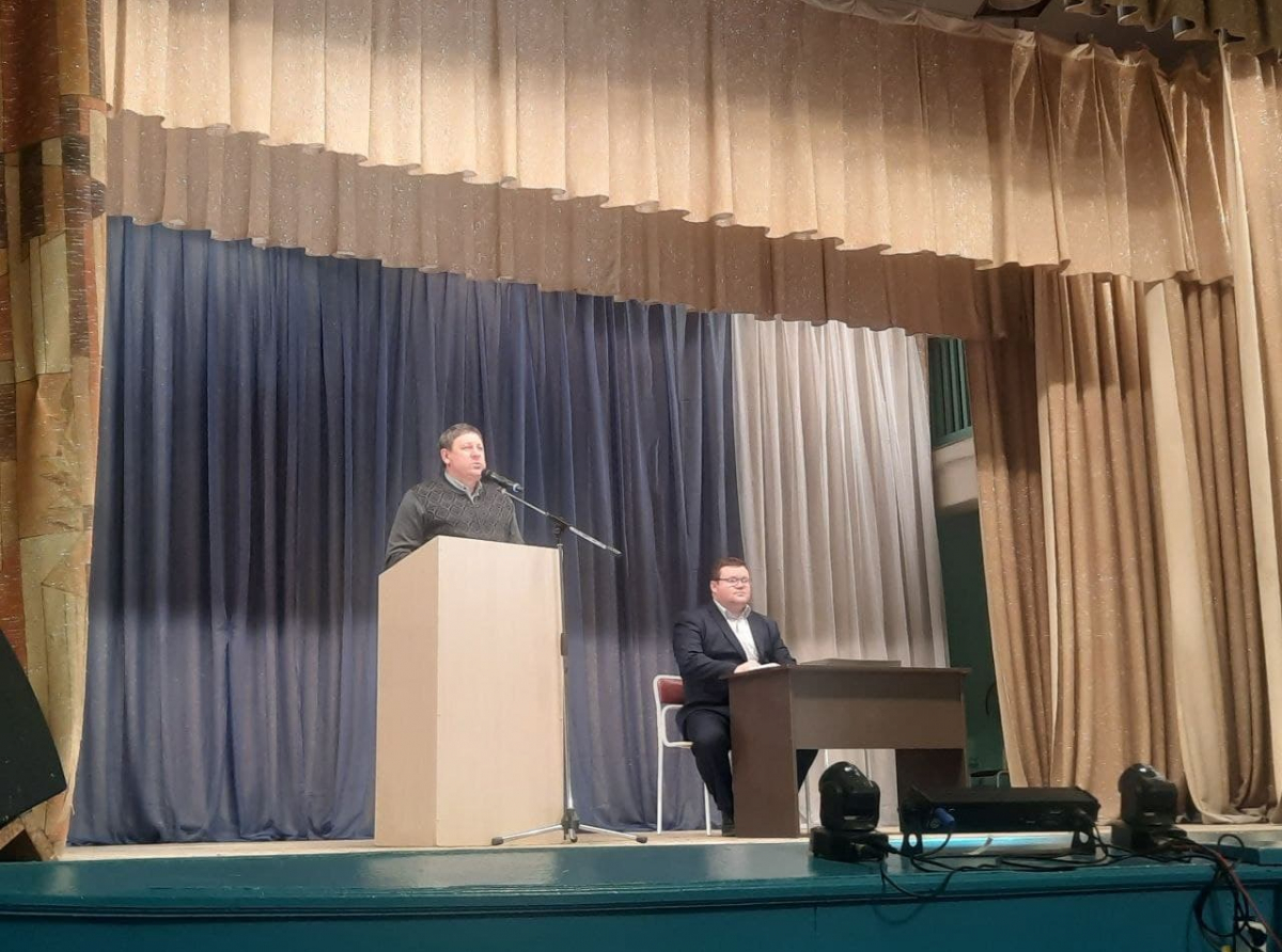 Фото Галины Таскиной. Глава АГО Константин Трофимов ответил на актуальные вопросы жителей.