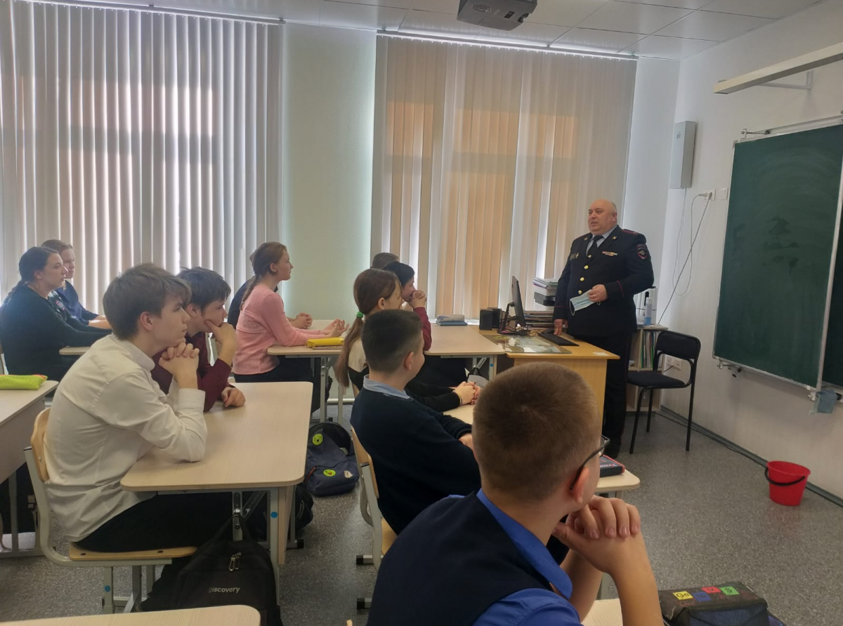 Фото ОМВД, Бывший начальник ОП-25 Александр Федорович Малыгин поделился своим опытом работы в качестве участкового уполномоченного полиции