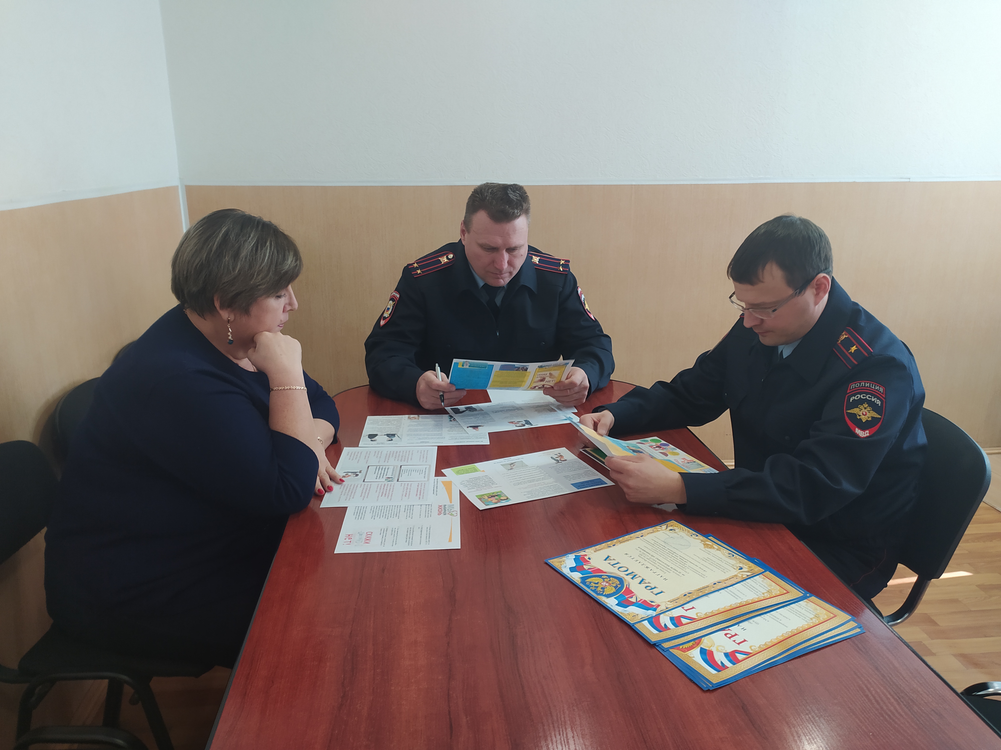 В Артемовском подвели итоги конкурса листовок «Оглянись вокруг»