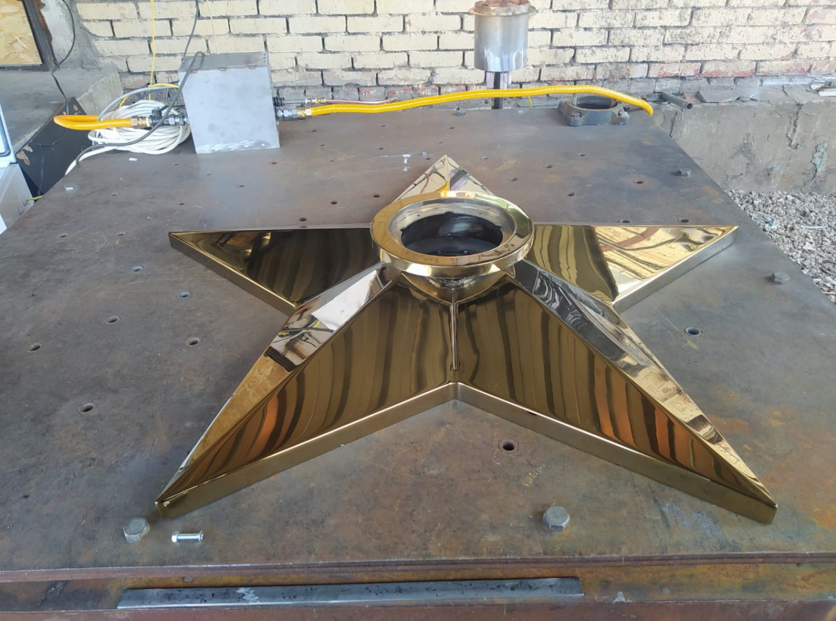 Фото предоставлено ЖКС. Специальное покрытие сделало звезду золотой