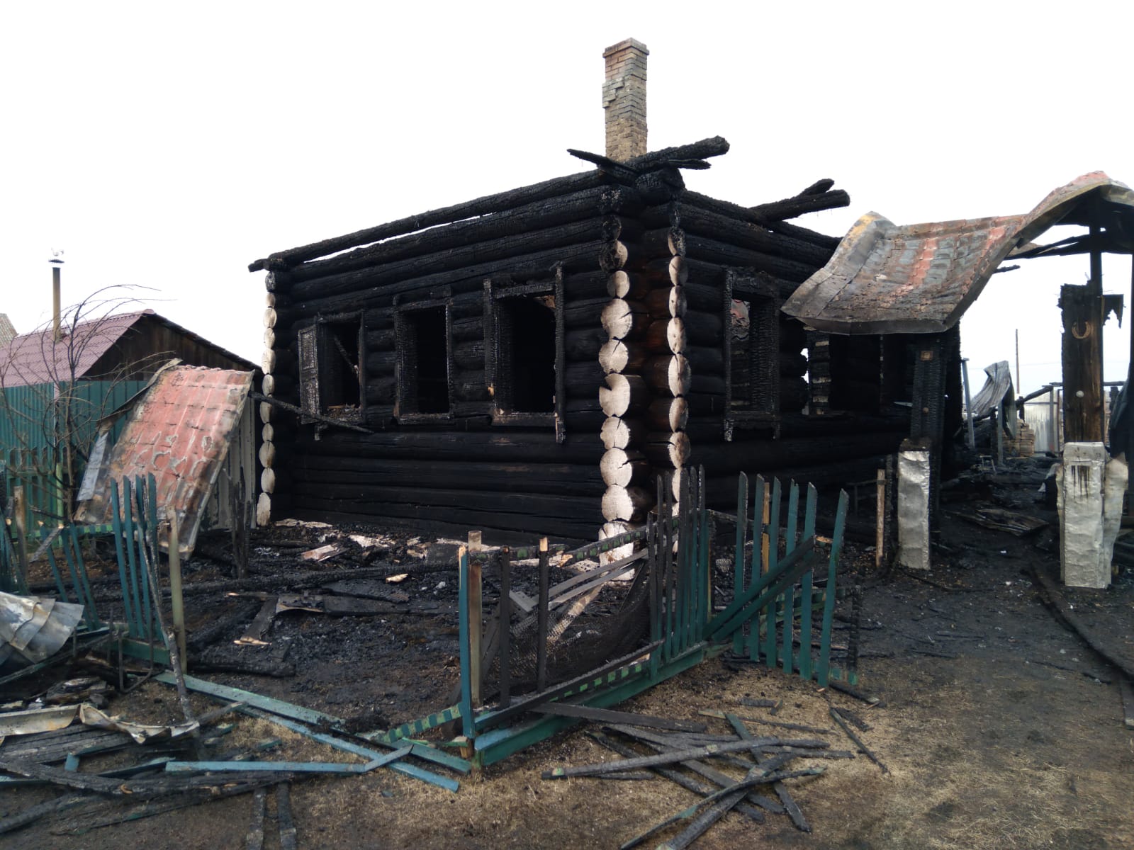 В ночном пожаре погибли два человека