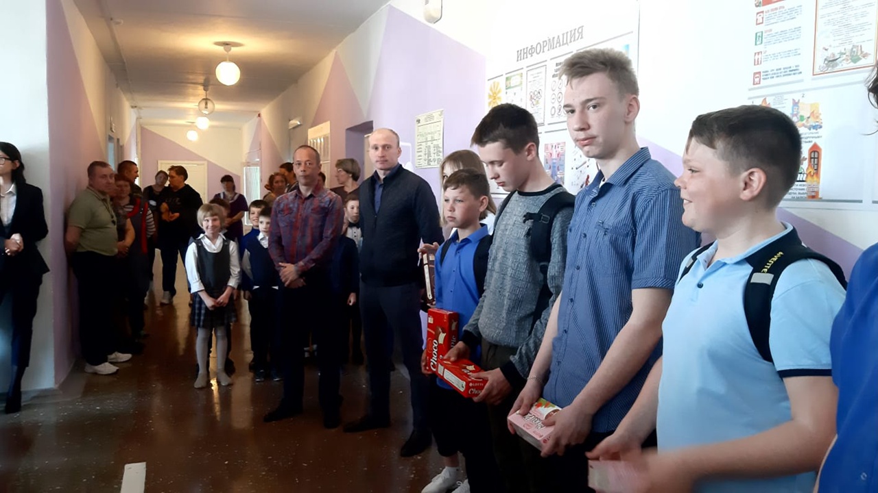 Настоящие герои: школьники из с. Мостовское помогли потушить пожар 