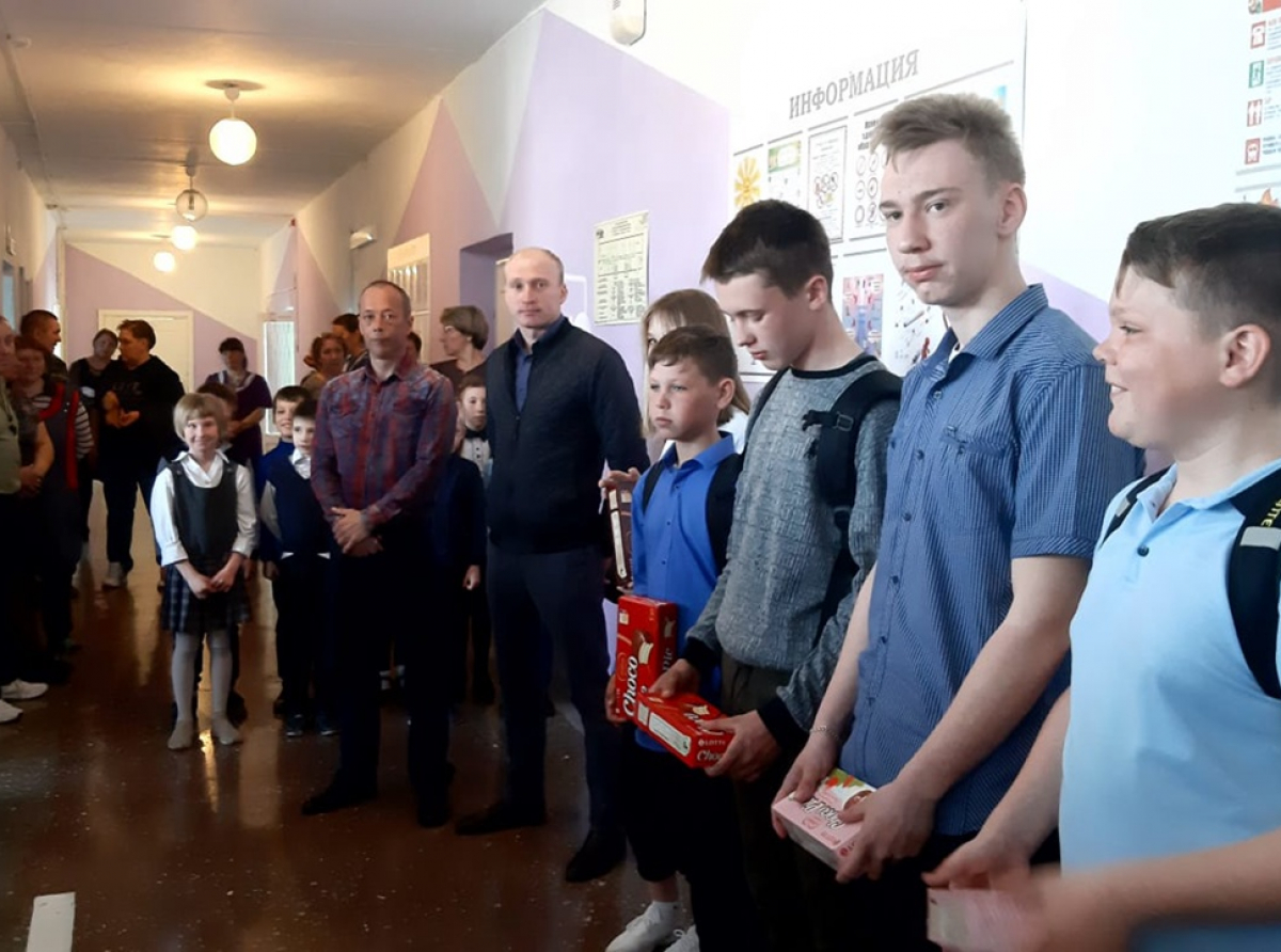 Фото ВДПО Артемовский. Смельчаки не побоялись огня и помогли потушить его 