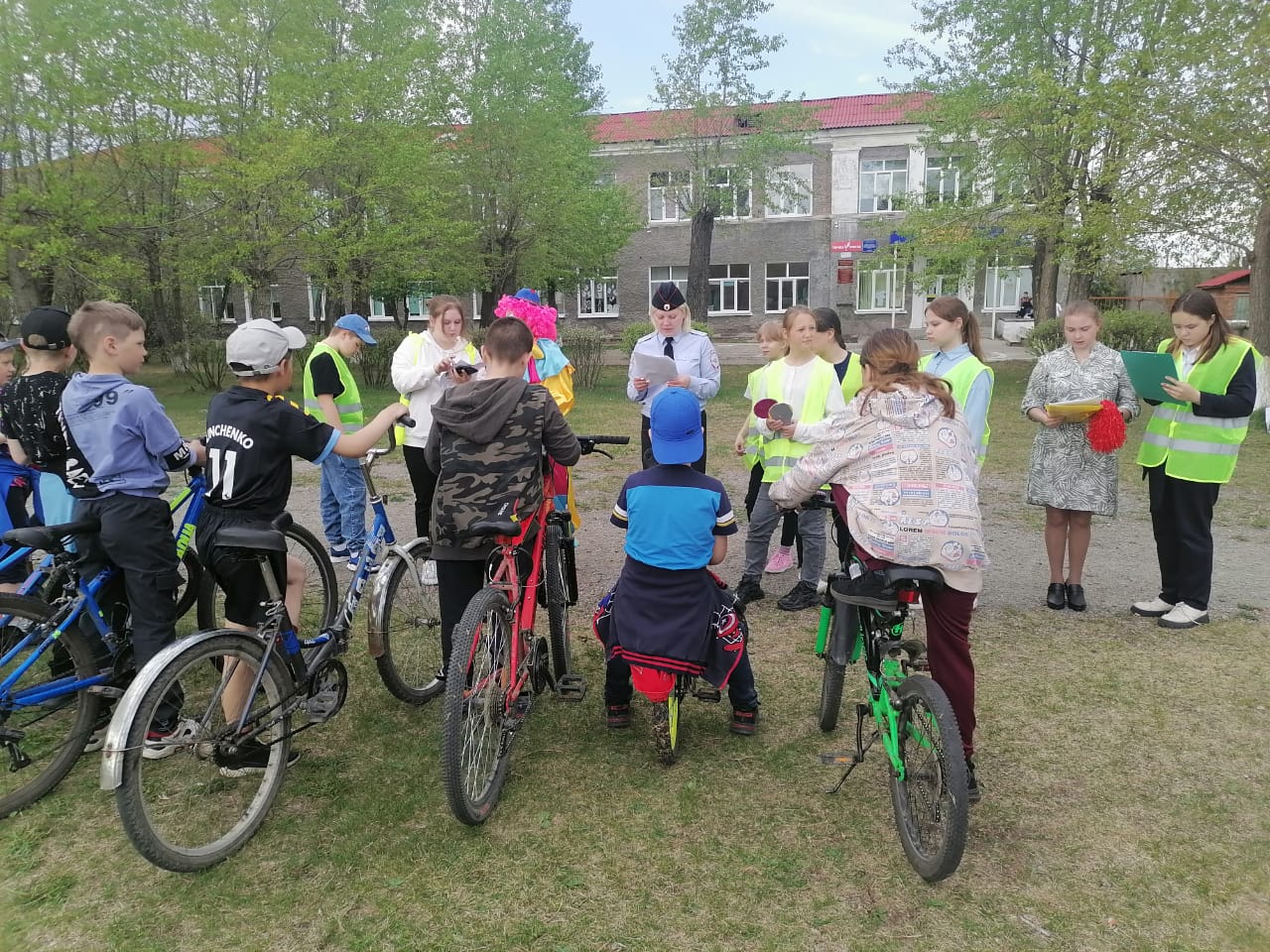 В безопасное лето на велосипеде