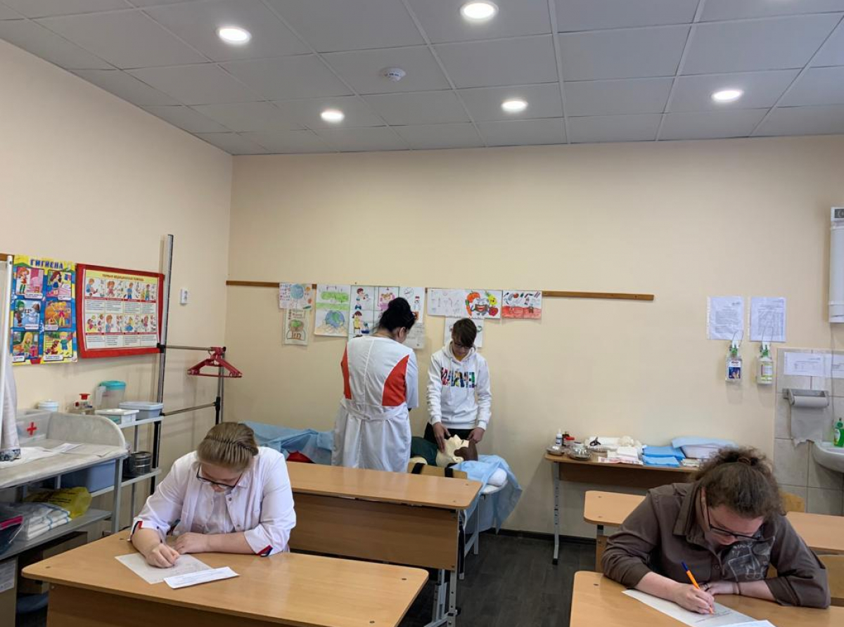 Фото пресс-службы АЦРБ. На экзамене ребята должны были показать теоретические и практические знания и навыки 