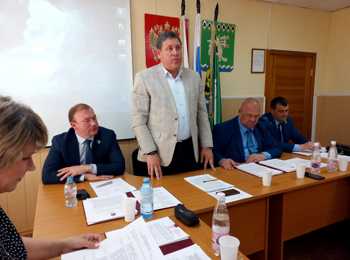 Фото: Василий Ергашев. Глава К. Трофимов отчитался за деятельность в 2021 году и поблагодарил всех за совместную работу