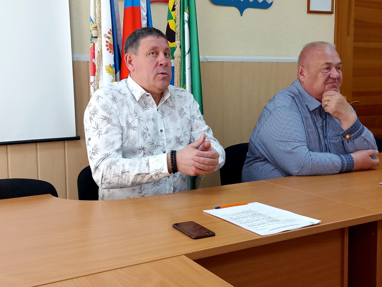 Глава Артемовского отвечал на вопросы депутатов