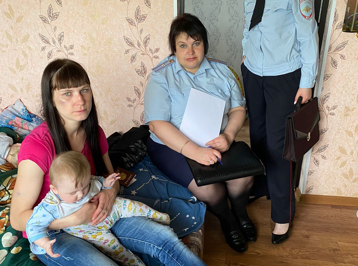 Фото предоставлено ОМВД. По итогам проведения федерального оперативно - профилактического мероприятия «Защита» преступных посягательств в отношении несовершеннолетних на территории Артемовского района не допущено.