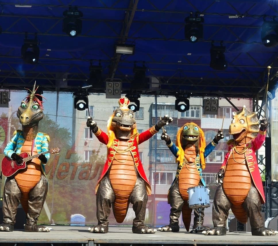 А вы ждете "Поющих динозавров"?