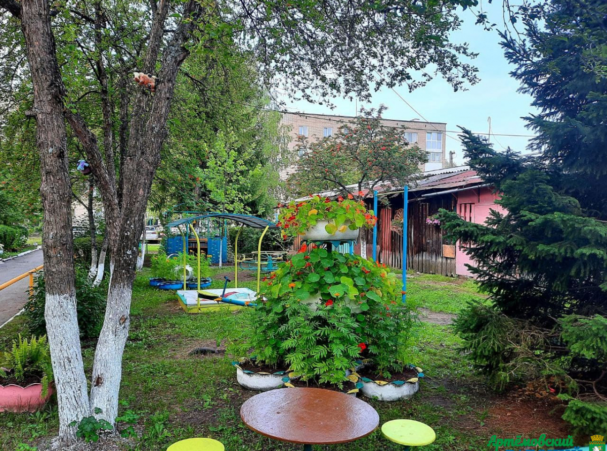 Фото из архива редакции. В прошлом году победу одержал этот дворик на ул. Чехова