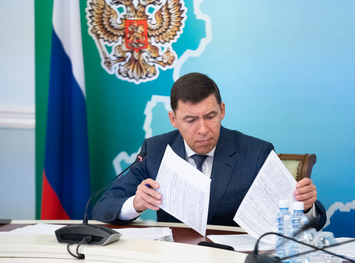 Фото ДИП Свердловской области. Благодаря реализации программы «Земский доктор», «Земский фельдшер» в отрасль с 2012 года привлечено 963 медицинских работника (из них 655 врачей и 308 фельдшеров).