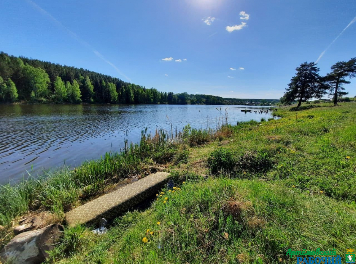 Фото из архива редакции. Купаться запрещено, но людей это не останавливает