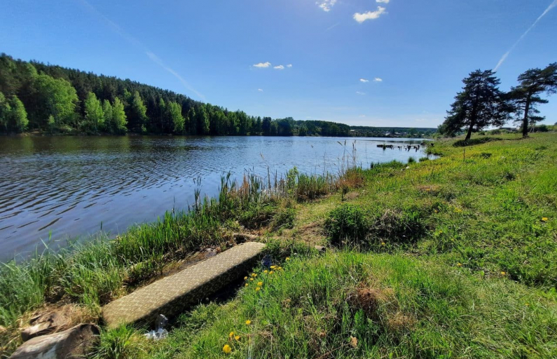 Фото из архива редакции. Купаться запрещено, но людей это не останавливает