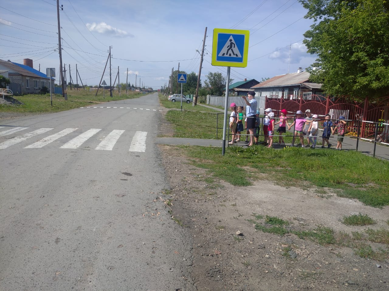 С инспектором ГИБДД за ручку