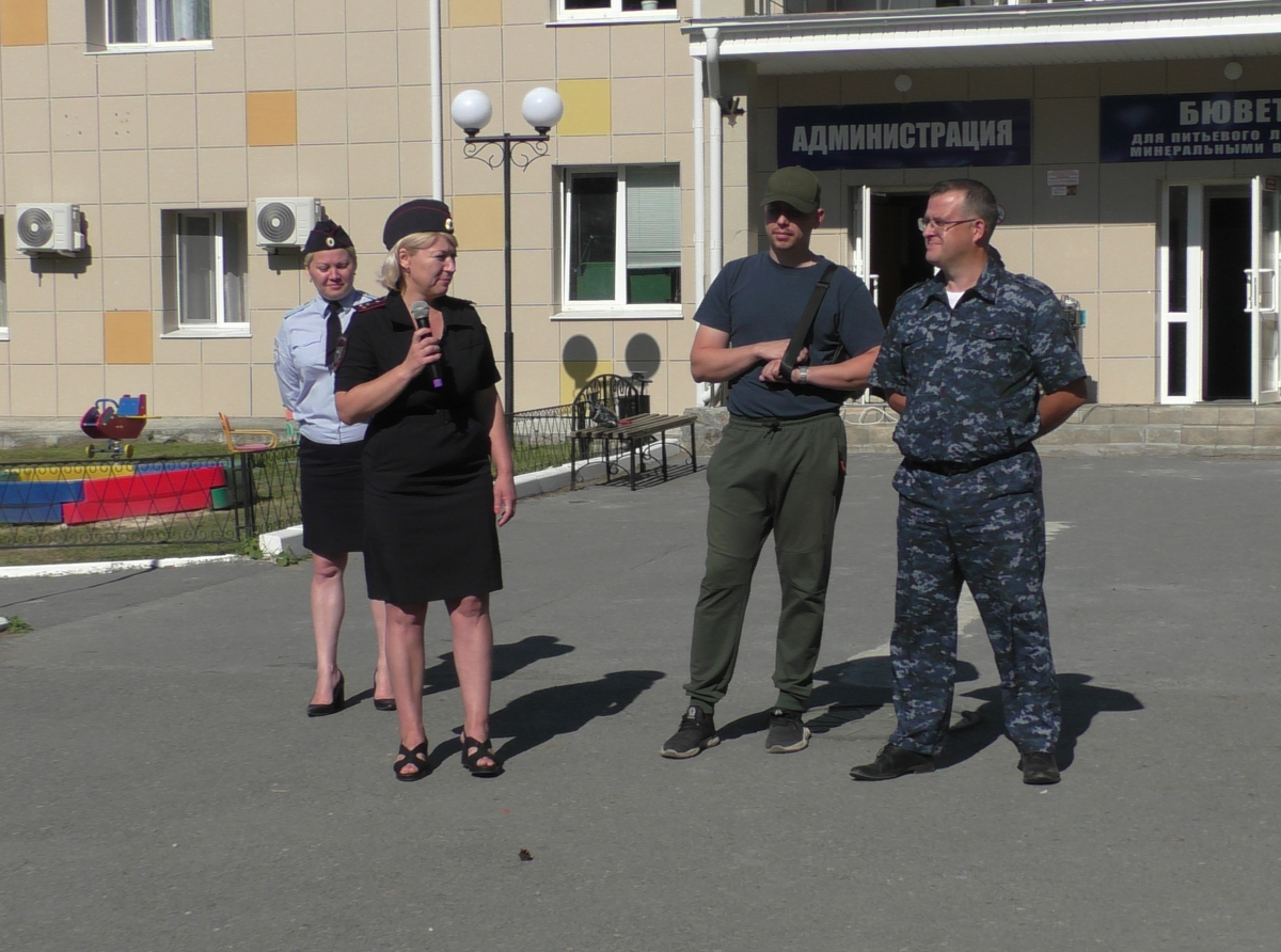 Фото предоставлено ОМВД. Целью визита полицейских стала пропаганда здорового образа жизни и спорта среди отдыхающих детей.