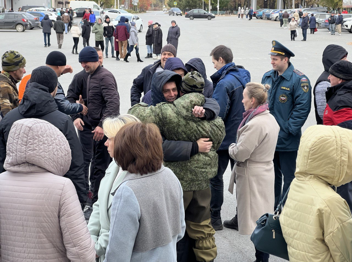 Фото Галины Таскиной. Завтра будем провожать тех, кто получил повестки явиться сегодня и в субботу