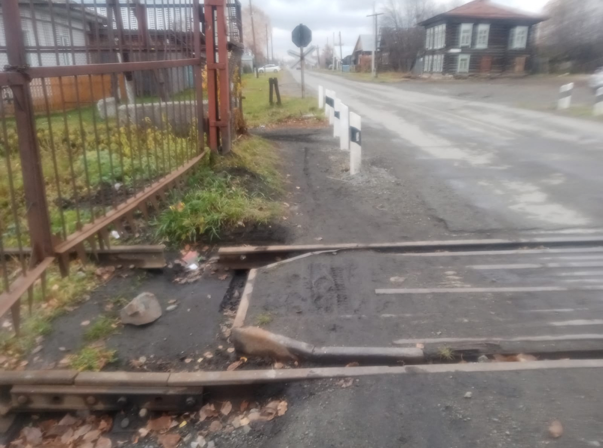 Фото: читатель "АР". В центре поселка уже исчез кусок ЖД пути.
